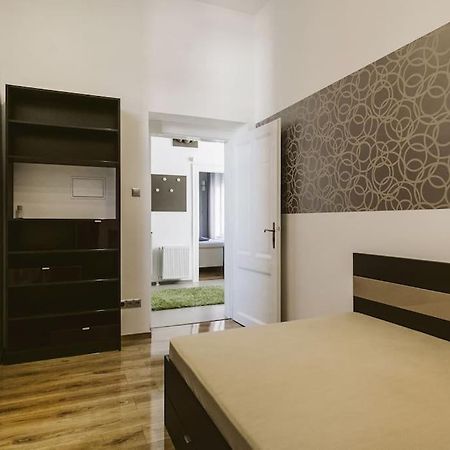 Lovely Purplish Apartment Heart Of The City Budapest Ngoại thất bức ảnh