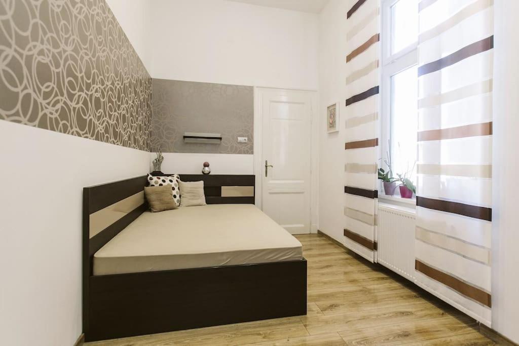Lovely Purplish Apartment Heart Of The City Budapest Ngoại thất bức ảnh